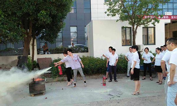 安全生产在我心——上派电器开展消防演练活动