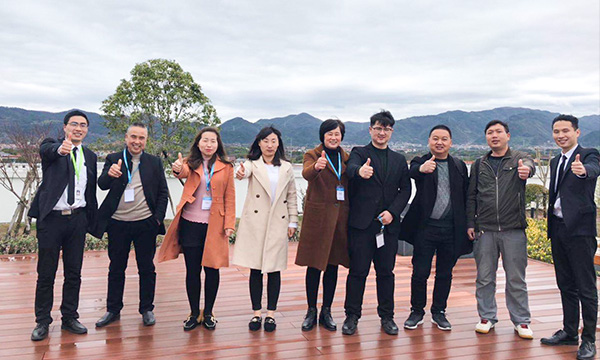 上派集成灶保持24小时开店率，行业精英强强联合