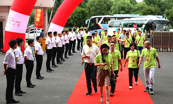 抢占先机，聚势共赢｜2018盈在终端上派P6首届老板特训营火热进行中