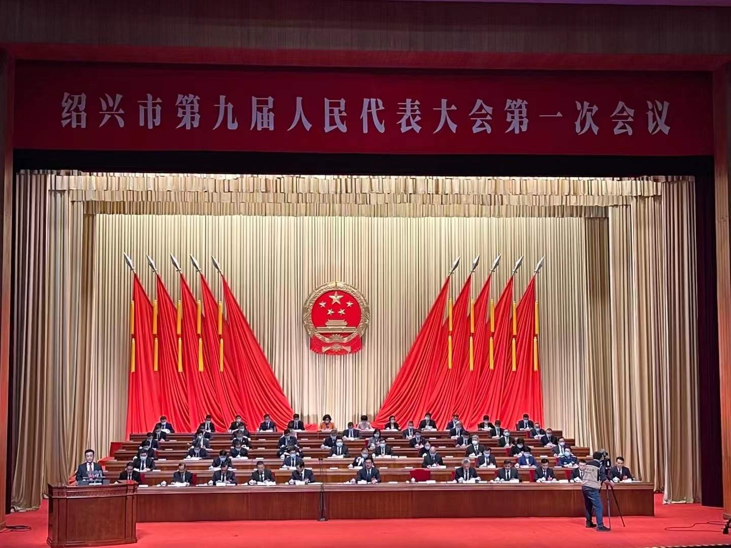 上派集成灶董事长出席绍兴市第九届人民代表大会第一次会议，共谋城市发展之路