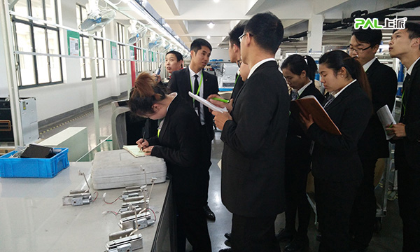 争做行业两栖兵--上派电器开展员工实战培训