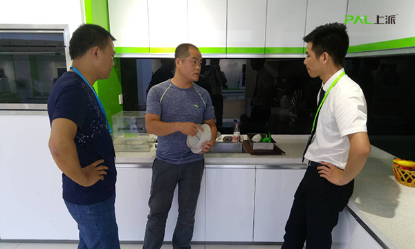 “始于颜值，陷于才华，忠于人品”——江西修水专卖店负责人郑之林专访