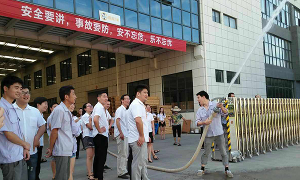 安全生产在我心——上派电器开展消防演练活动