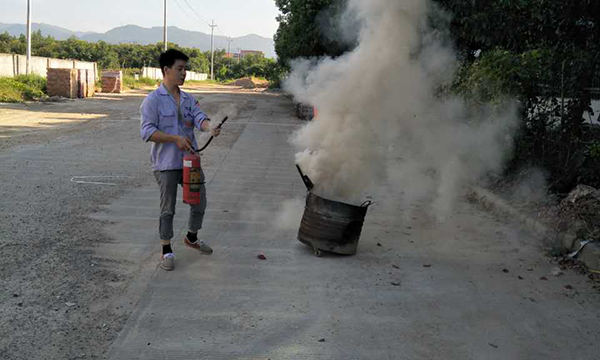 安全生产在我心——上派电器开展消防演练活动