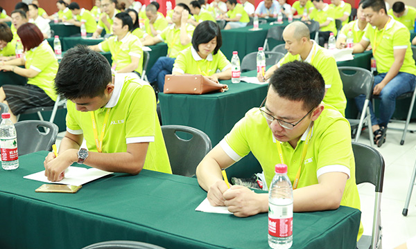 抢占先机，聚势共赢｜2018盈在终端上派P6首届老板特训营火热进行中