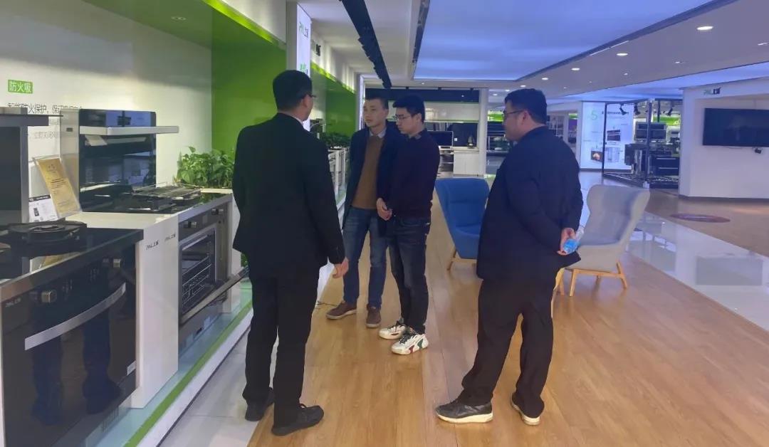 浙江大学专家团刘二腾博士等一行人莅临绍兴市上派电器有限公司